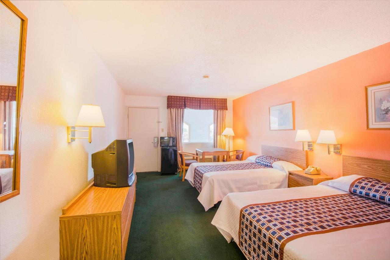 Hotel O Houston East Channelview I-10 Экстерьер фото