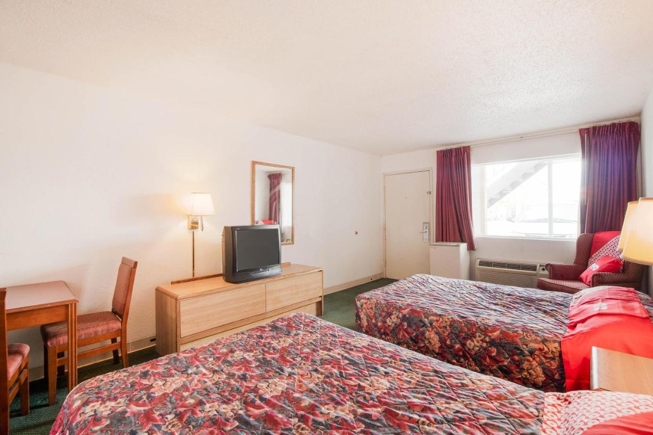 Hotel O Houston East Channelview I-10 Экстерьер фото