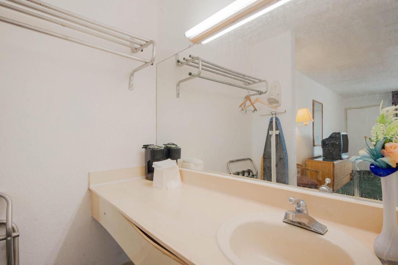 Hotel O Houston East Channelview I-10 Экстерьер фото